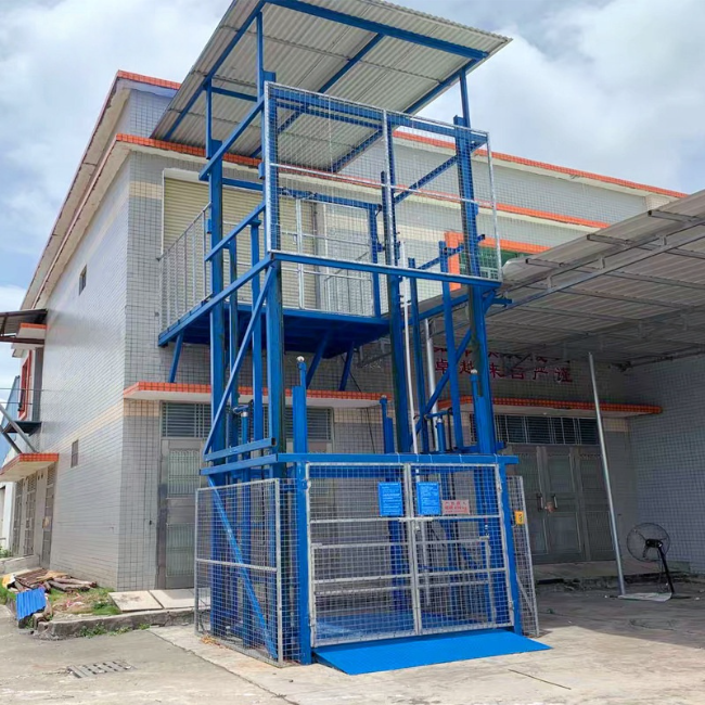 云浮建材厂室外升降货梯安装
